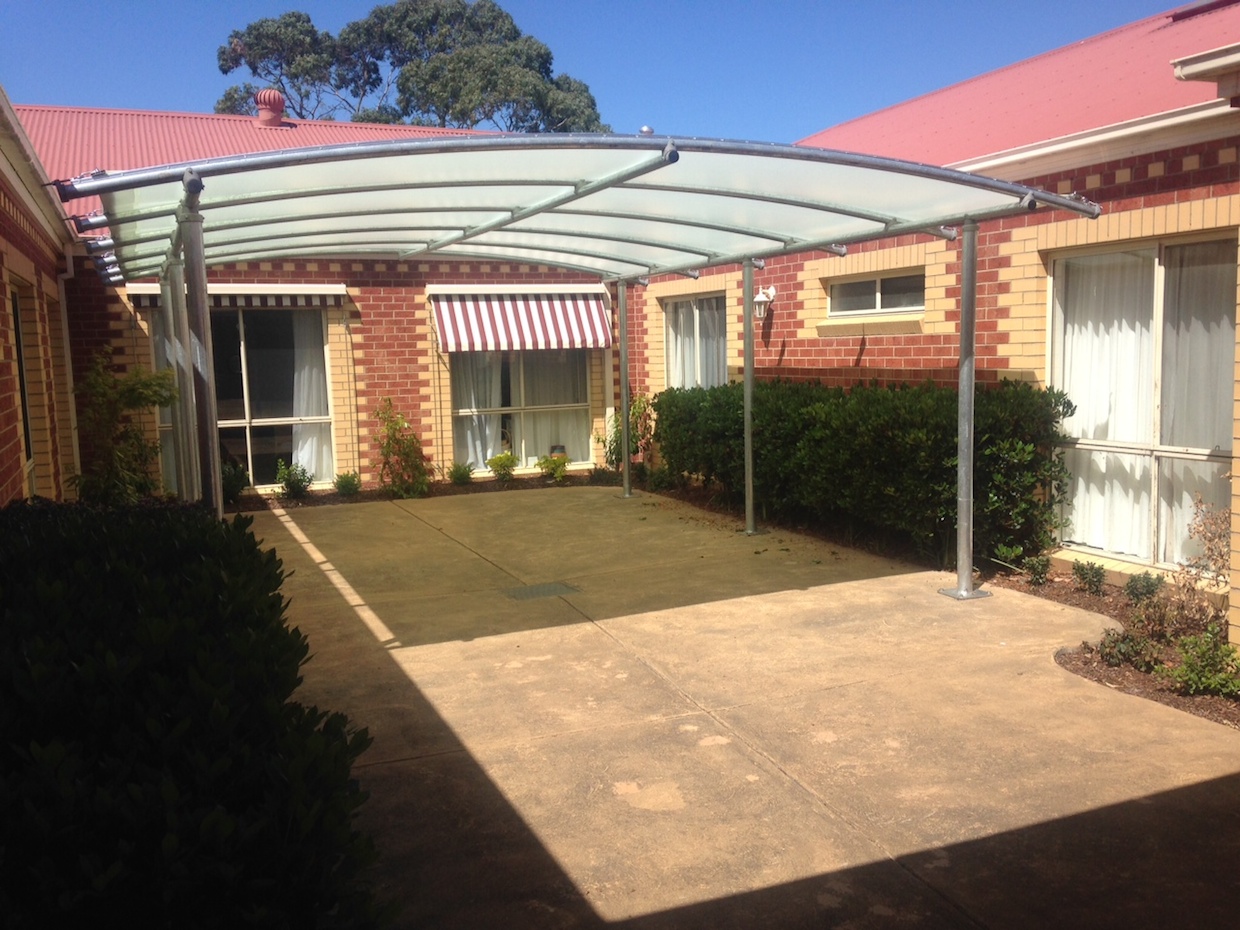 Courtyard shade structure