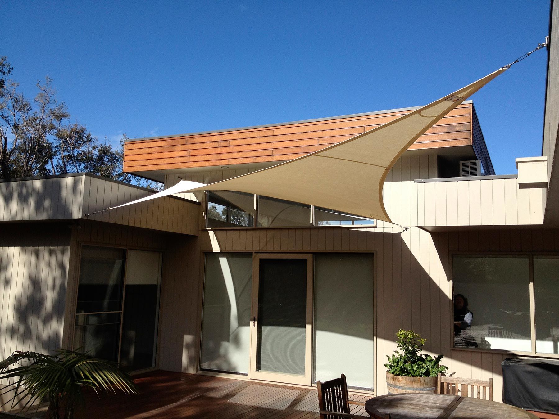 white-shade-sail - shade sail cleaning - how to clean a shade sail - washing shade sails
