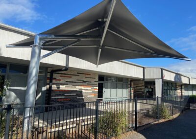 Commercial Cantilever shade umbrella in scho